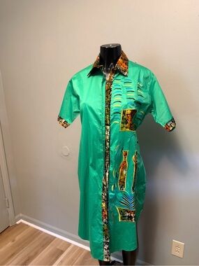 Green Short-Sleeve Button-Front Dress with Patterned Trim
